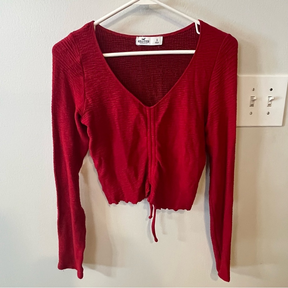 red long sleeve crop top
brand hollister
size small
good condition